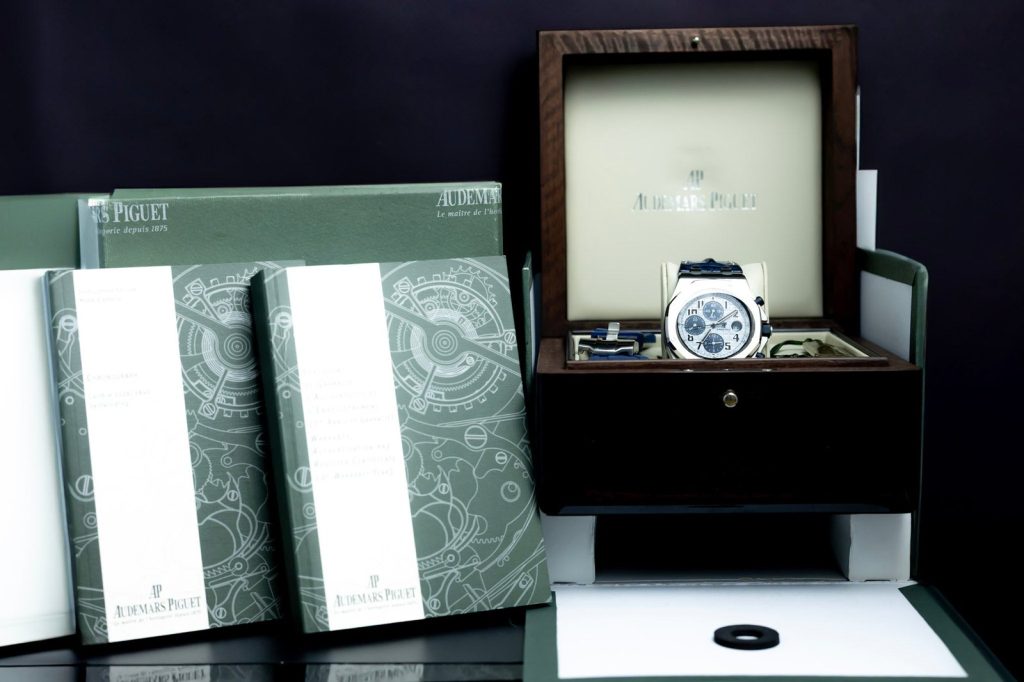 Audemars Piguet Royal Oak Offshore – Ref. 26170ST.OO.D305CR.01 | White Dial with Blue Accents | 42mm | Automatic Chronograph
