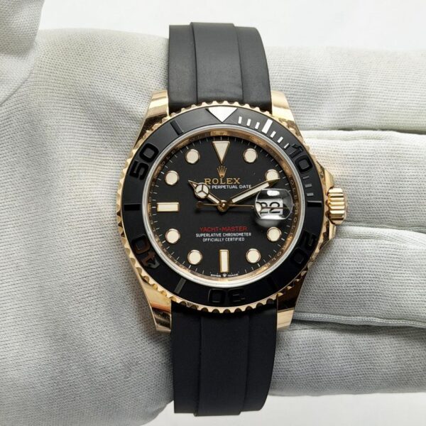 Rolex Yacht-Master 40mm – Everose Gold, Oysterflex