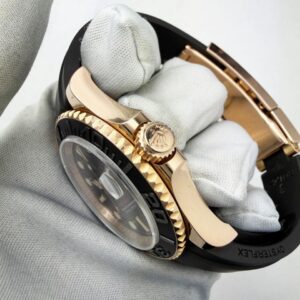 Rolex Yacht-Master 40mm – Everose Gold, Oysterflex