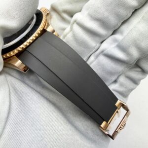 Rolex Yacht-Master 40mm – Everose Gold, Oysterflex