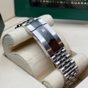 Rolex Sky-Dweller 42mm – Stainless Steel, Mint Green, Jubilee