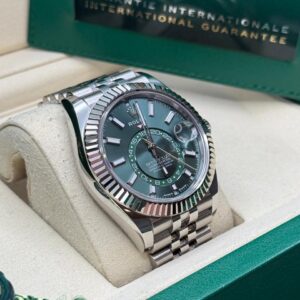 Rolex Sky-Dweller 42mm – Stainless Steel, Mint Green, Jubilee